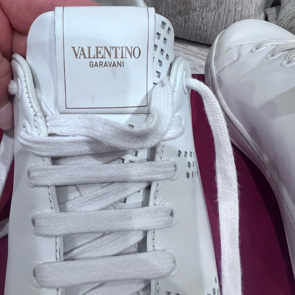 Valentino Garavani size 7.5 leather sneakers. - Picture 6 of 10